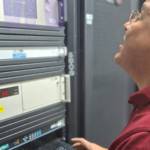 Observatório Nacional instala primeiro relógio atômico em data center do Nordeste